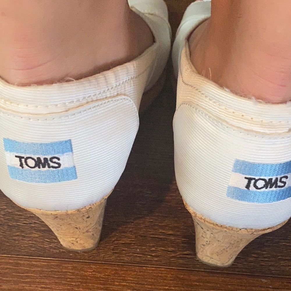Tom’s wedge sandals - size 10 wide - Picture 4 of 12